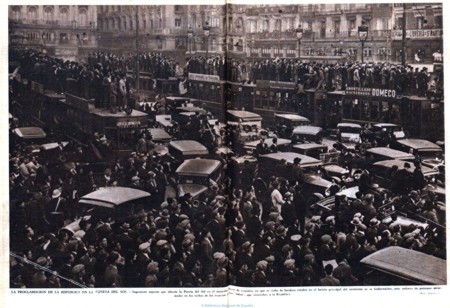 Proclamaci�n de la II Rep�blica en la Puerta del Sol de Madrid (Diario Ahora 15/4/1931-BNE)