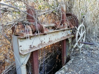 Compuerta de la central de El Carrasco (Fuensanta) en el r�o J�car construida en 1898