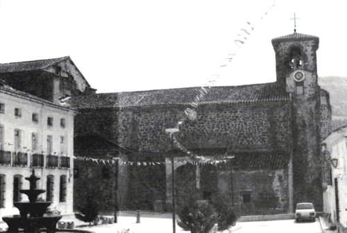 Iglesia de San Bartolom� de Bienservida desde la Plaza de la Constituci�n. 1983