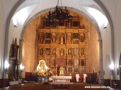 Vista de la nave, capilla mayor y retablo