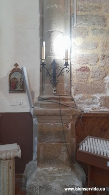 A esta altura se construy� un muro para proteger el retablo mientras se reconstru�a la nave