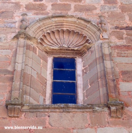 Ventana plateresca (Calle del Cura, aspecto exterior)
