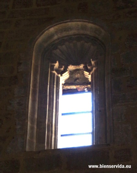 Ventana de la capilla mayor. Lado del evangelio (
