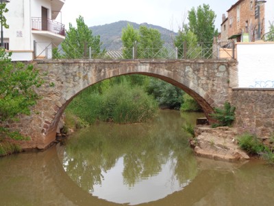 Puente viejo sobre el r�o Guadalimar en Puente de G�nave