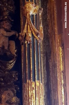 Bastones irregulares en columnas