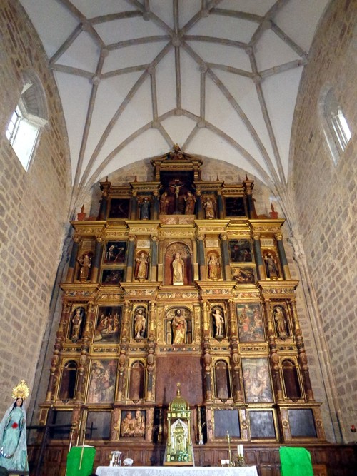 Capilla mayor y retablo de la iglesia de San Bartolom� de Bienservida