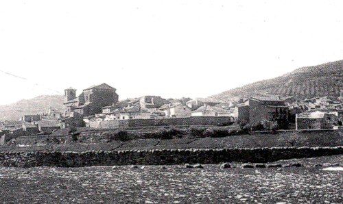 Vista de los restos de la cerca desde las eras hacia los a�os 50.