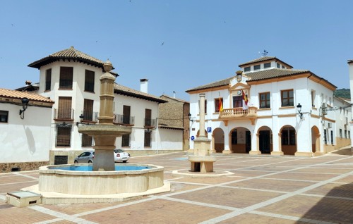 Vista de la Plaza de la Constituci�n de Bienservida.