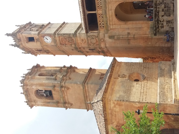 Torres de la Trinidad y del Tard�n, en la Plaza Mayor de Alcaraz